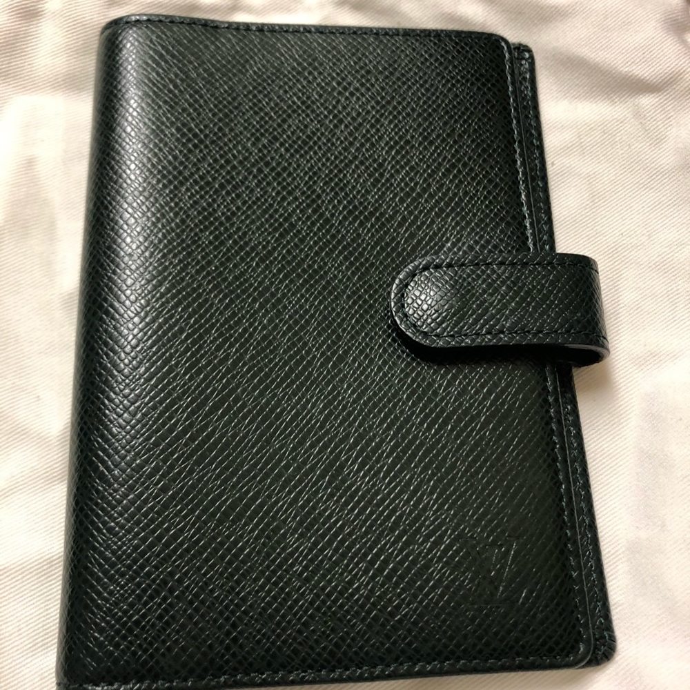 Authentic Louis Vuitton Caviar leather Agenda dark green